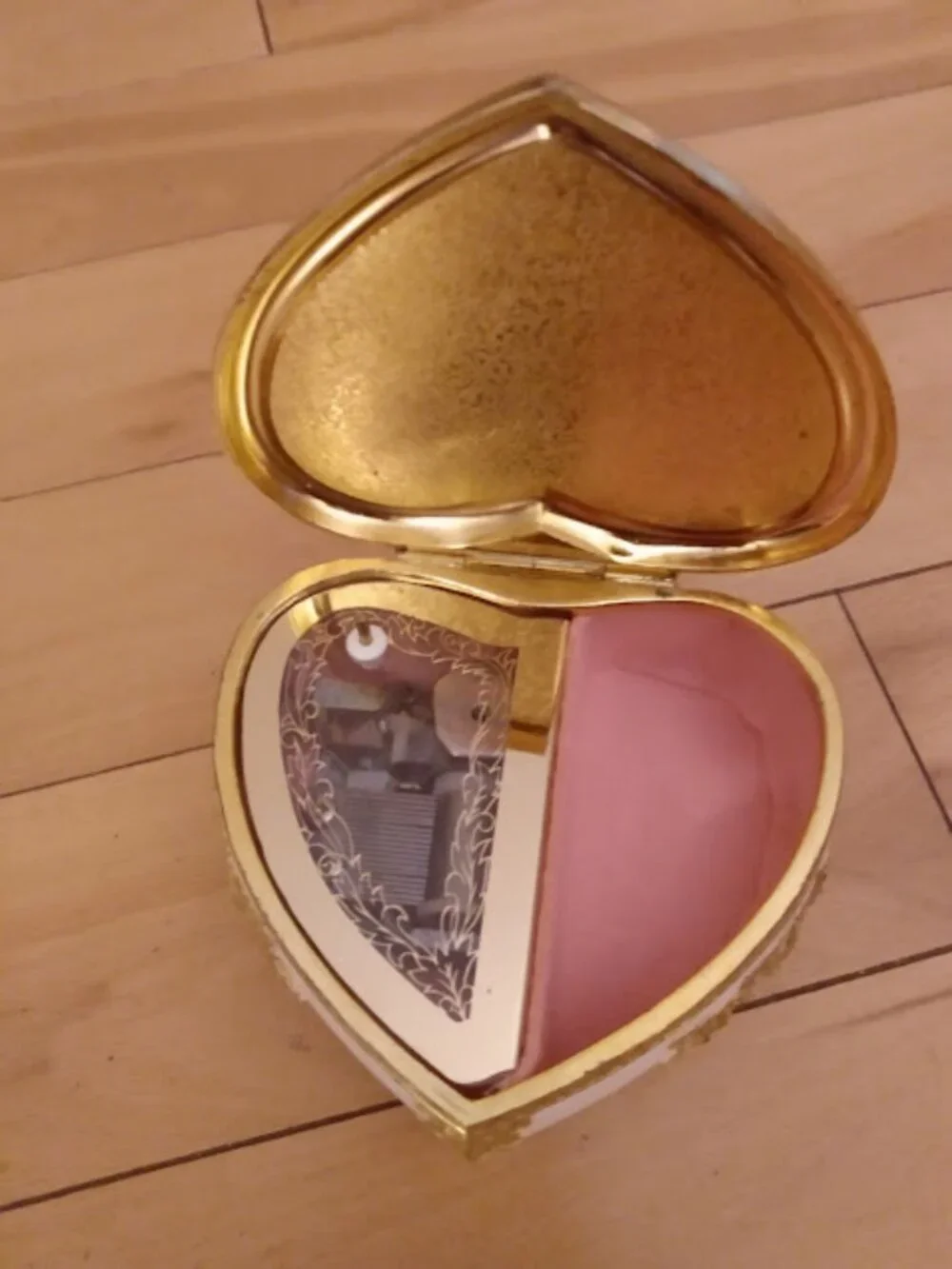 Schmid: heart shaped floral music/Jewelry/Trinket box marked 1986